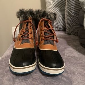 BRAND NEW SNOW BOOTS
